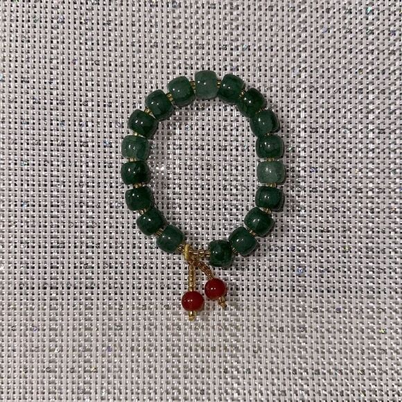 Handmade Green Jade Stretch Bracelet with Small Rust Tasseled Design - Picture 2 of 4